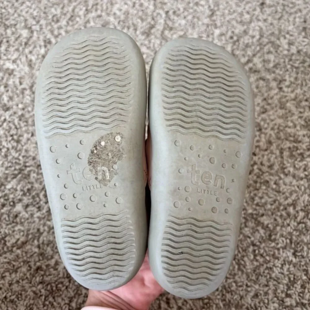 Size 10.5 / Toddler Girl Ten Little Sandals
